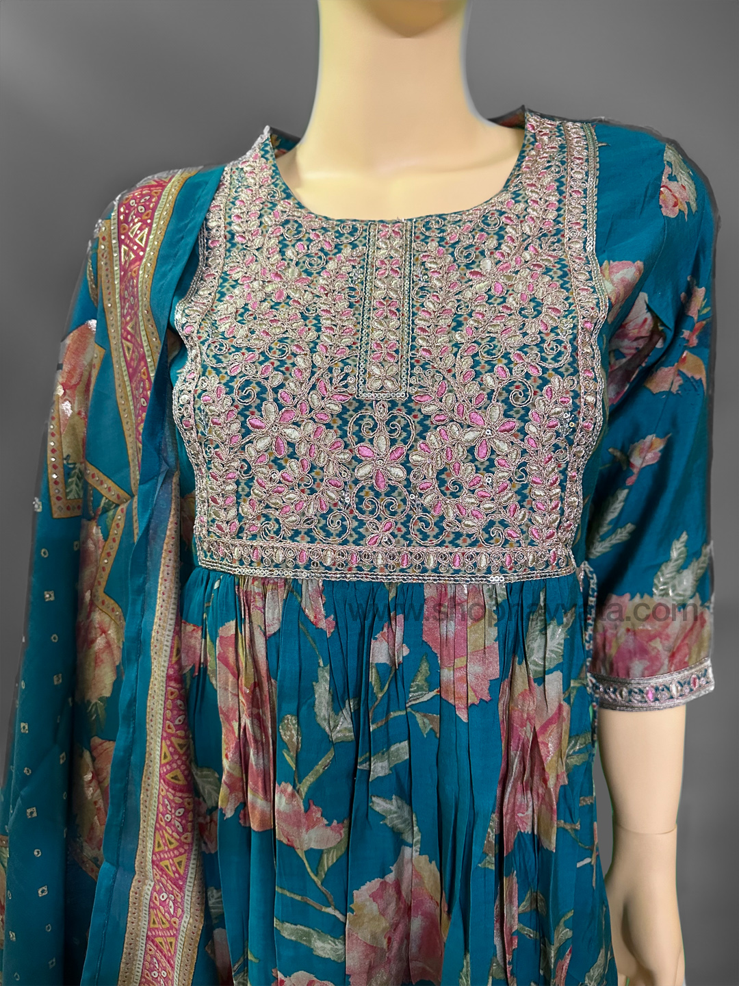 nyra-cut-suit-navyata
